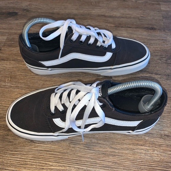 Vans Women’s lace up sneakers good used condition size 7.5. - Picture 2 of 7